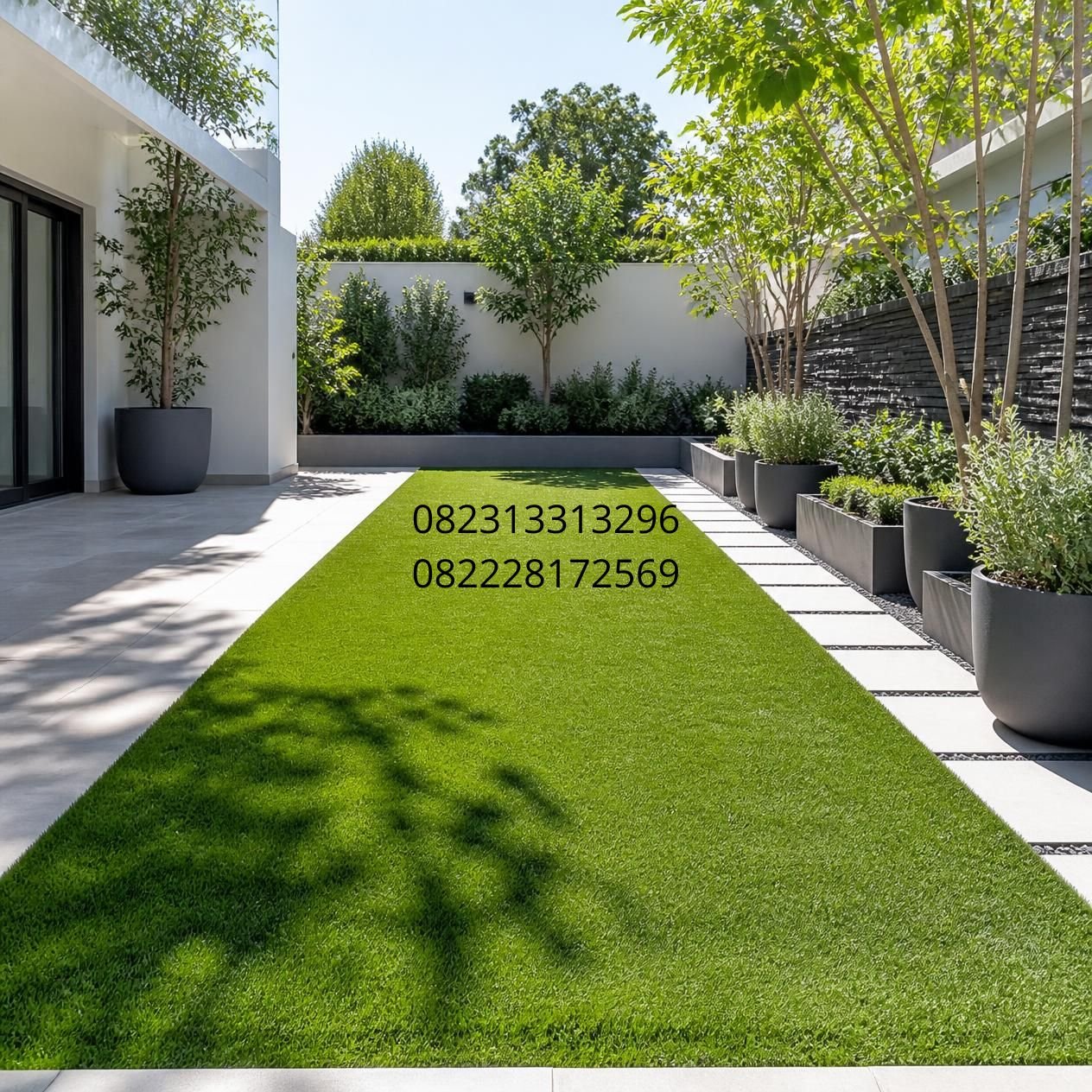 taman minimalis dengan rumput sintetis